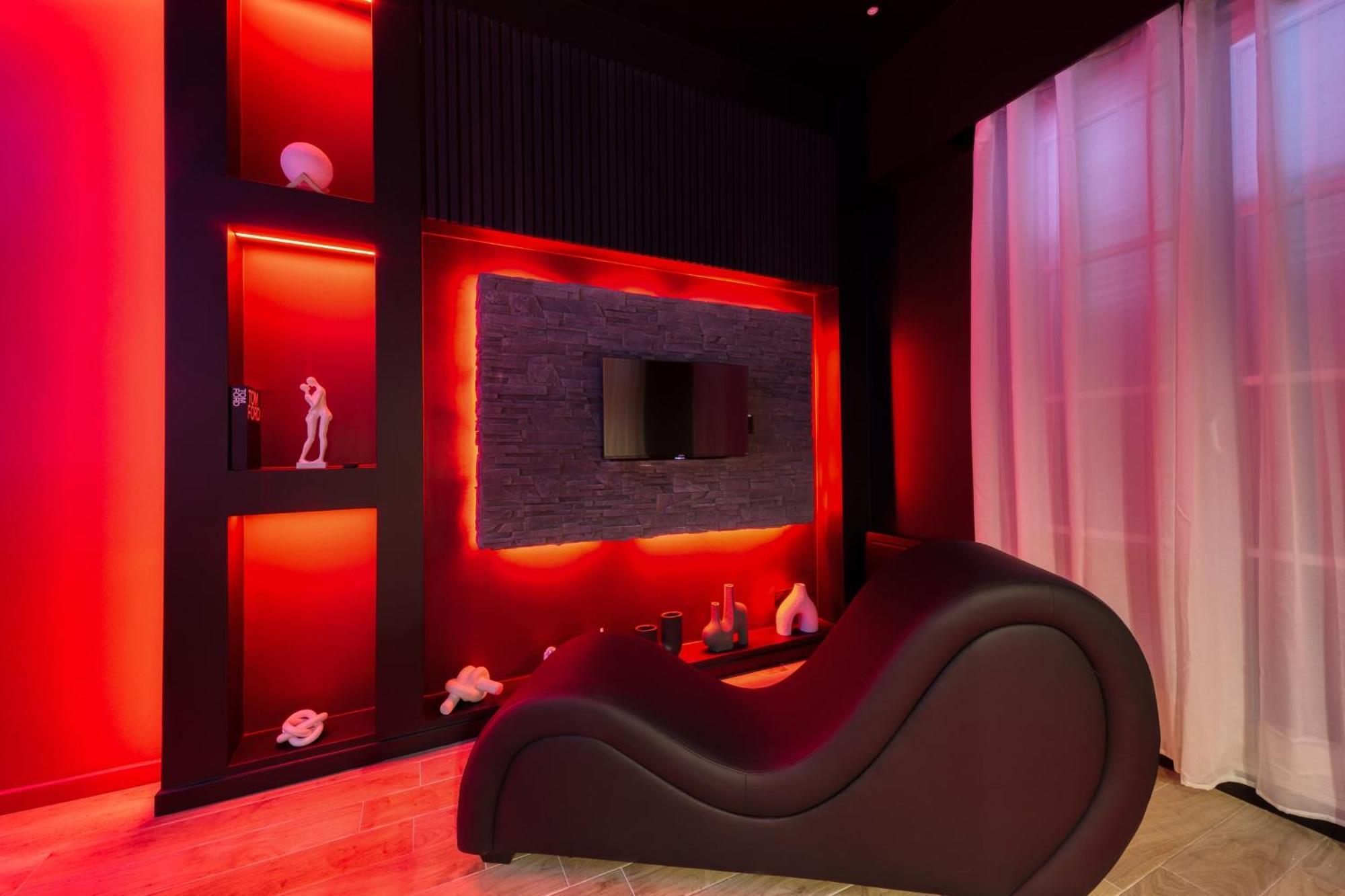 Suite Deluxe - Jacuzzi Melun Exterior photo